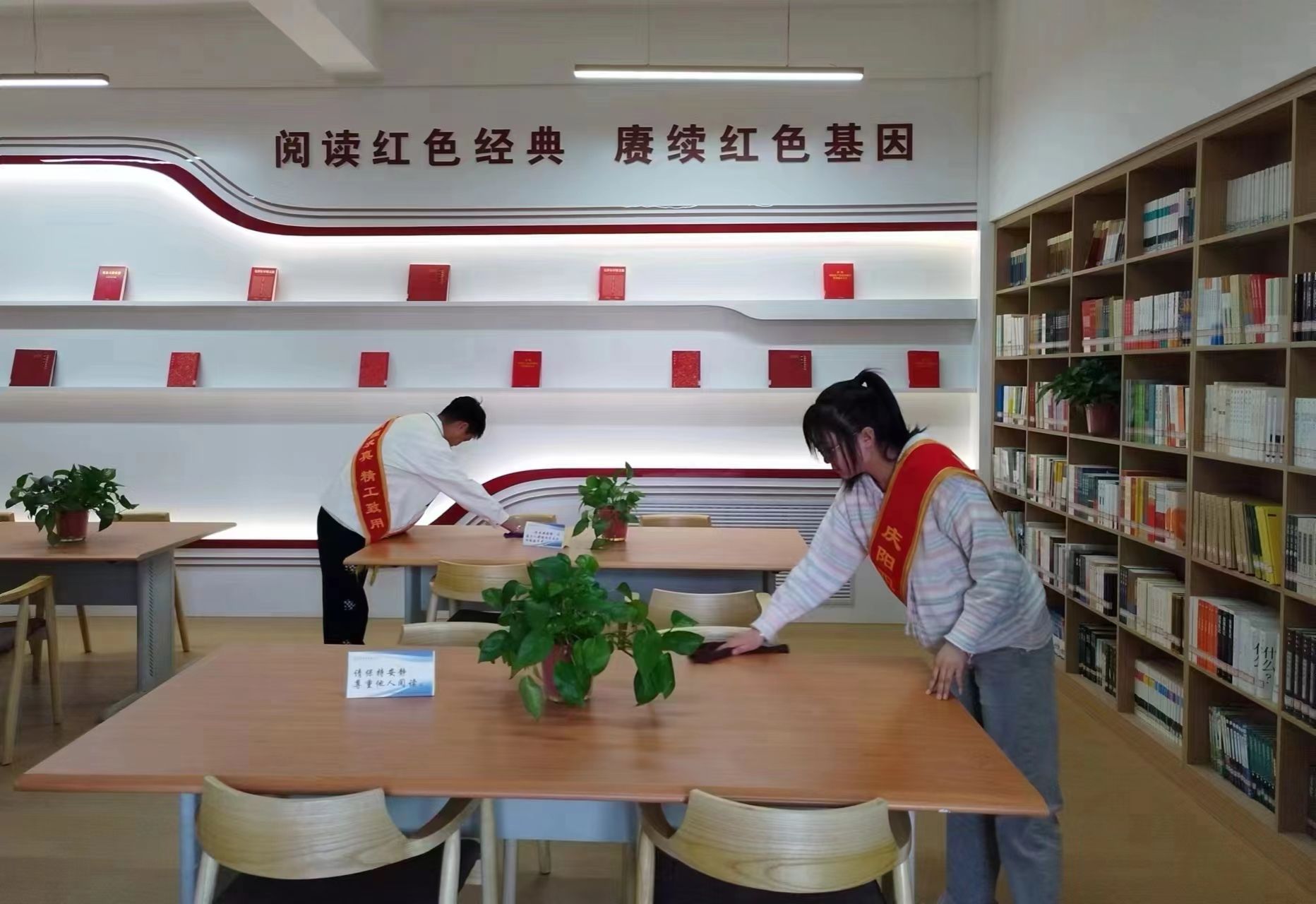 书香传递温暖 文明志愿服务